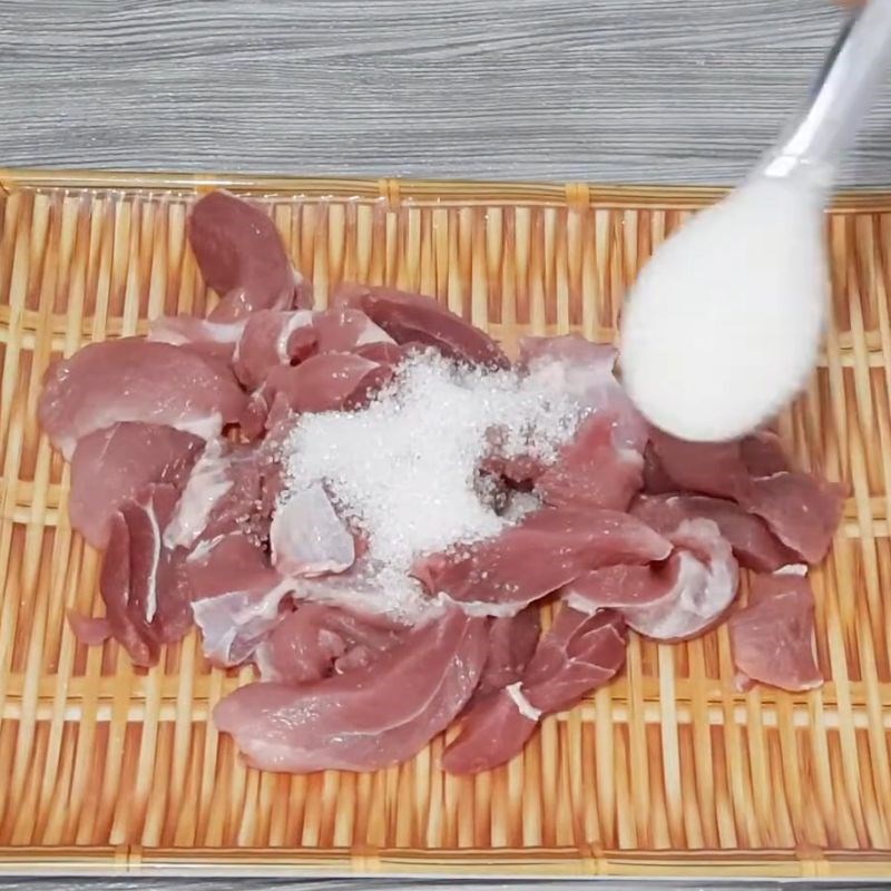 Bước 2 Ướp thịt nạc heo Pate thịt heo