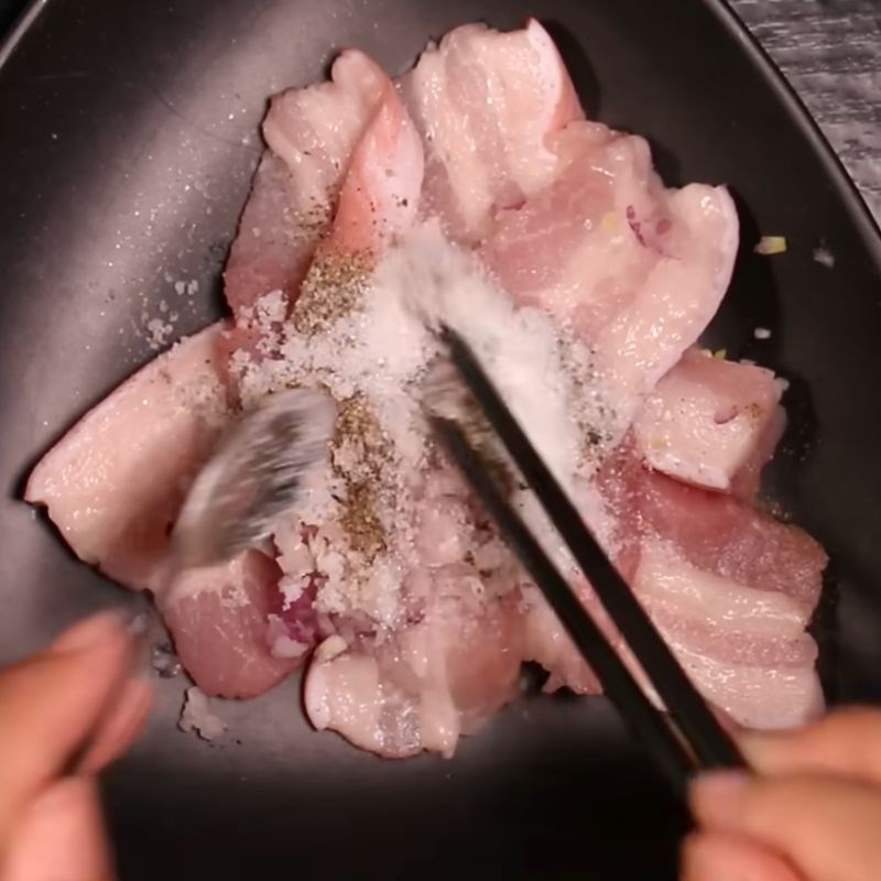 Bước 2 Ướp thịt nhân bánh chưng Gói bánh chưng bằng lá chuối