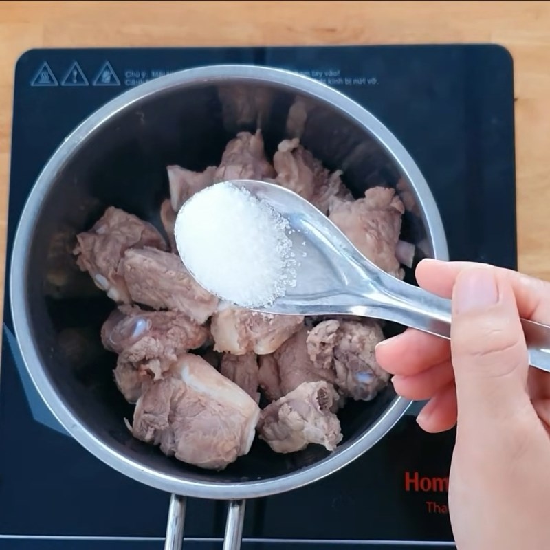 Bước 2 Ướp và hầm sườn non mềm ngon Sườn xào chua ngọt bằng chanh