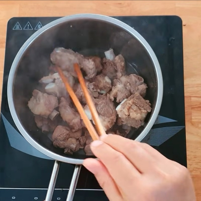 Bước 2 Ướp và hầm sườn non mềm ngon Sườn xào chua ngọt bằng chanh