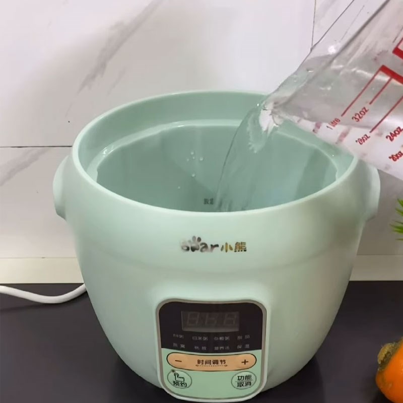 Bước 1 Vo gạo và nấu cháo bằng nồi nấu chậm cháo gà cà rốt