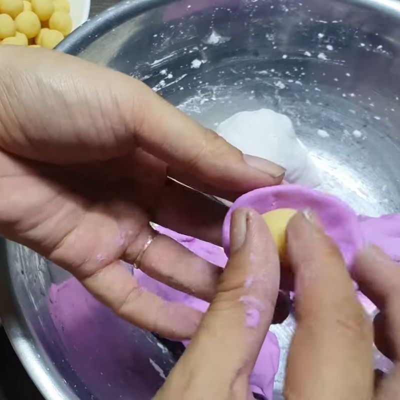 Bước 3 Vo viên chè trôi nước bằng bột năng Chè trôi nước bằng bột năng