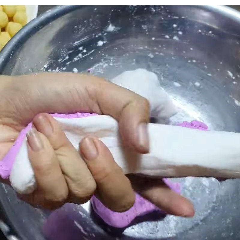 Bước 3 Vo viên chè trôi nước bằng bột năng Chè trôi nước bằng bột năng