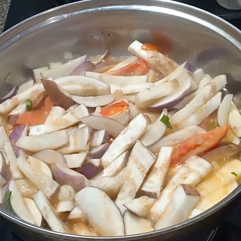 Bước 3 Xào cà tím lá lốt Cà tím xào lá lốt