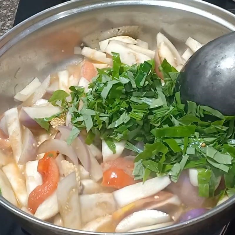 Bước 3 Xào cà tím lá lốt Cà tím xào lá lốt