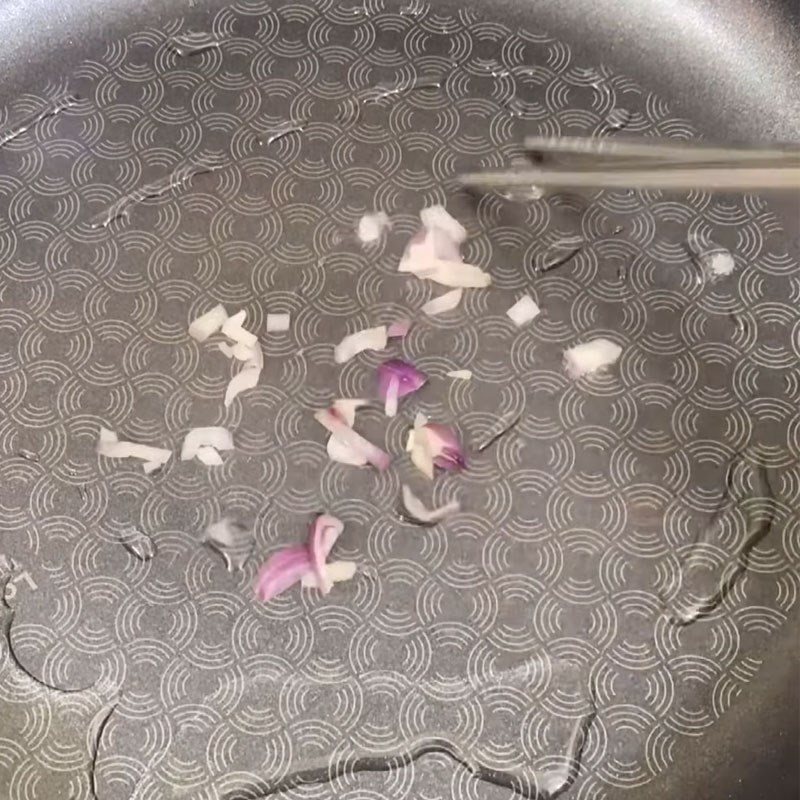 Bước 4 Xào các nguyên liệu cháo gà cà rốt