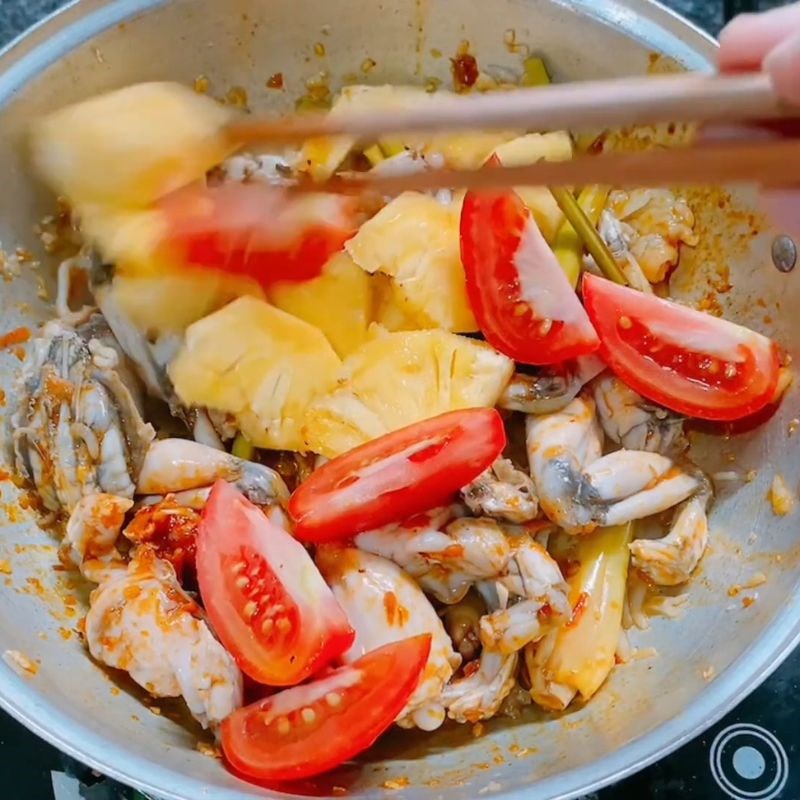 Bước 2 Xào ếch và làm nước dùng lẩu Lẩu ếch chua cay