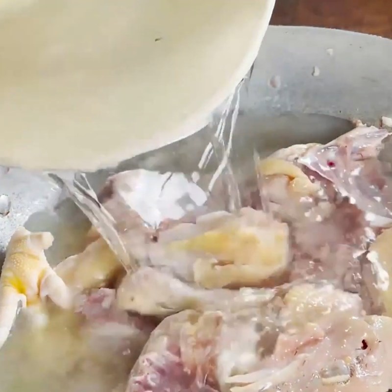 Bước 3 Xào gà và nấu nước dùng lẩu Lẩu gà lá é Đà Lạt