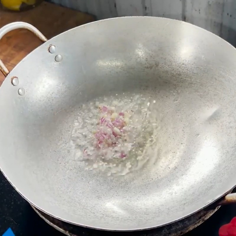 Bước 3 Xào gà và nấu nước dùng lẩu Lẩu gà lá é Đà Lạt