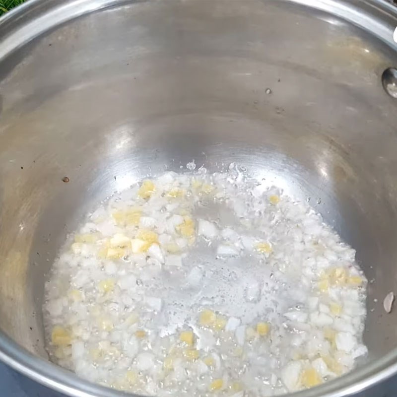 Bước 2 Xào hàu sữa thơm lừng canh chua hàu sữa