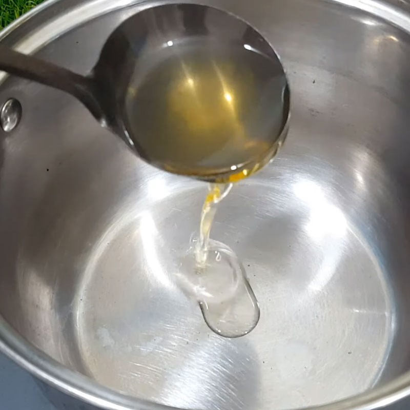 Bước 2 Xào hàu sữa thơm lừng canh chua hàu sữa