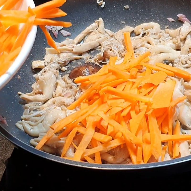 Bước 5 Xào nấm thập cẩm Nấm xào thập cẩm