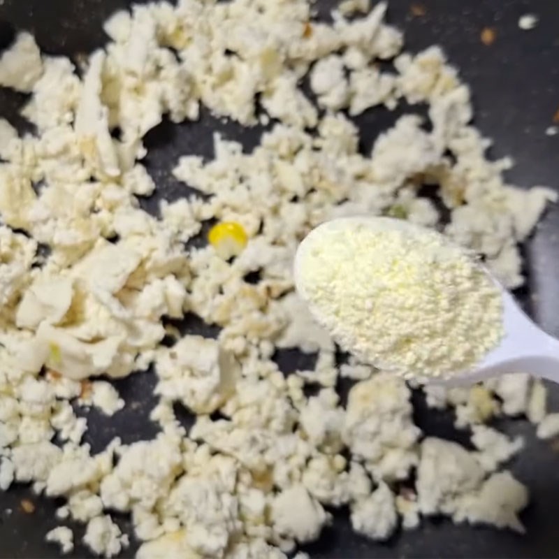 Bước 3 Xào nhân chả ram chay thơm ngon chả ram chay