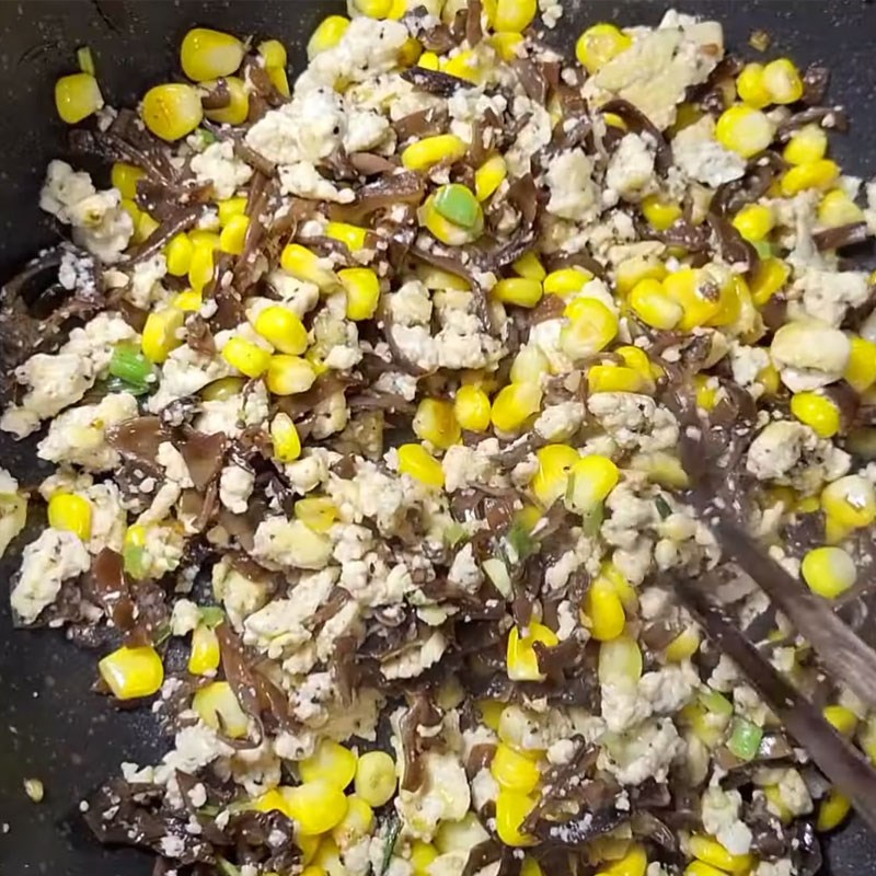 Bước 3 Xào nhân chả ram chay thơm ngon chả ram chay