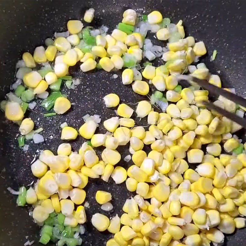 Bước 3 Xào nhân chả ram chay thơm ngon chả ram chay