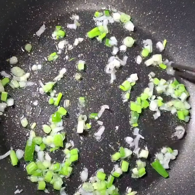 Bước 3 Xào nhân chả ram chay thơm ngon chả ram chay