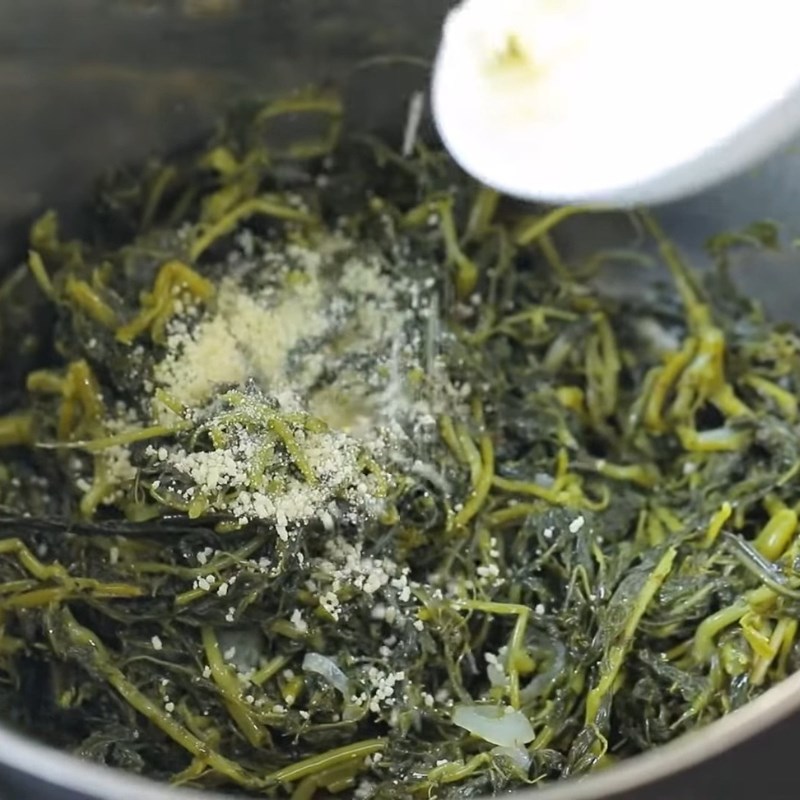 Bước 2 Xào rau sắn Rau sắn muối chua nấu cá