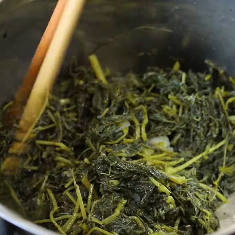 Bước 2 Xào rau sắn Rau sắn muối chua nấu cá