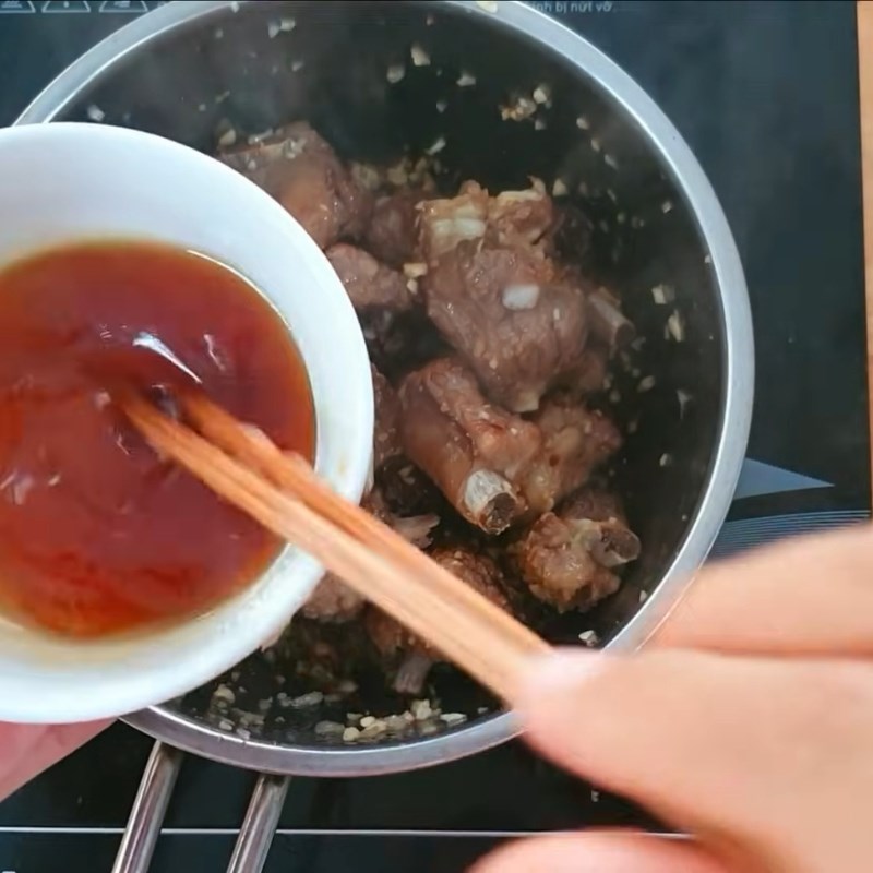 Bước 5 Xào sườn với nước sốt chua ngọt đậm đà Sườn xào chua ngọt bằng chanh