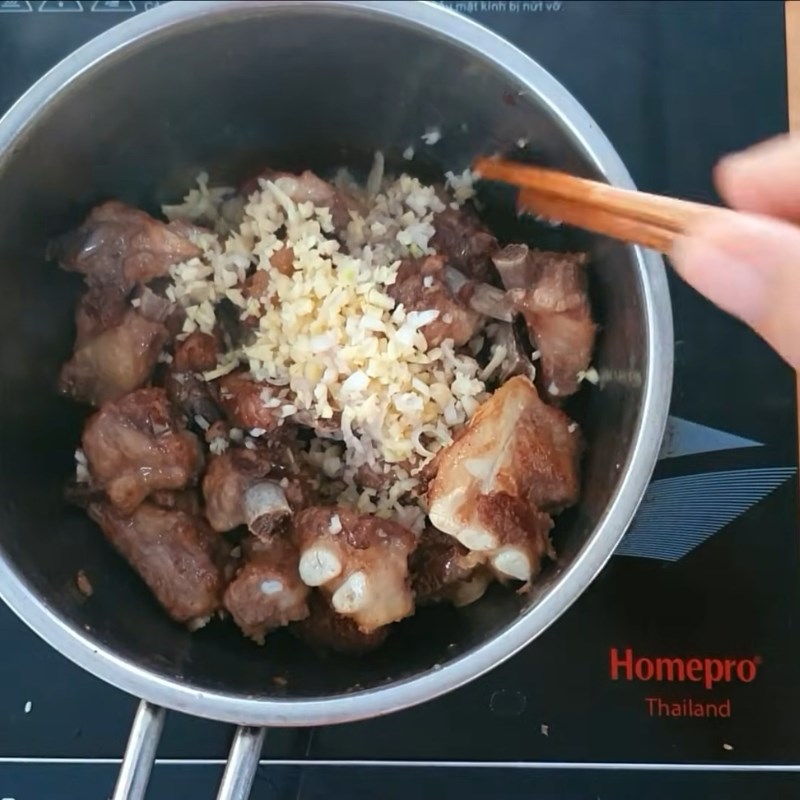 Bước 5 Xào sườn với nước sốt chua ngọt đậm đà Sườn xào chua ngọt bằng chanh