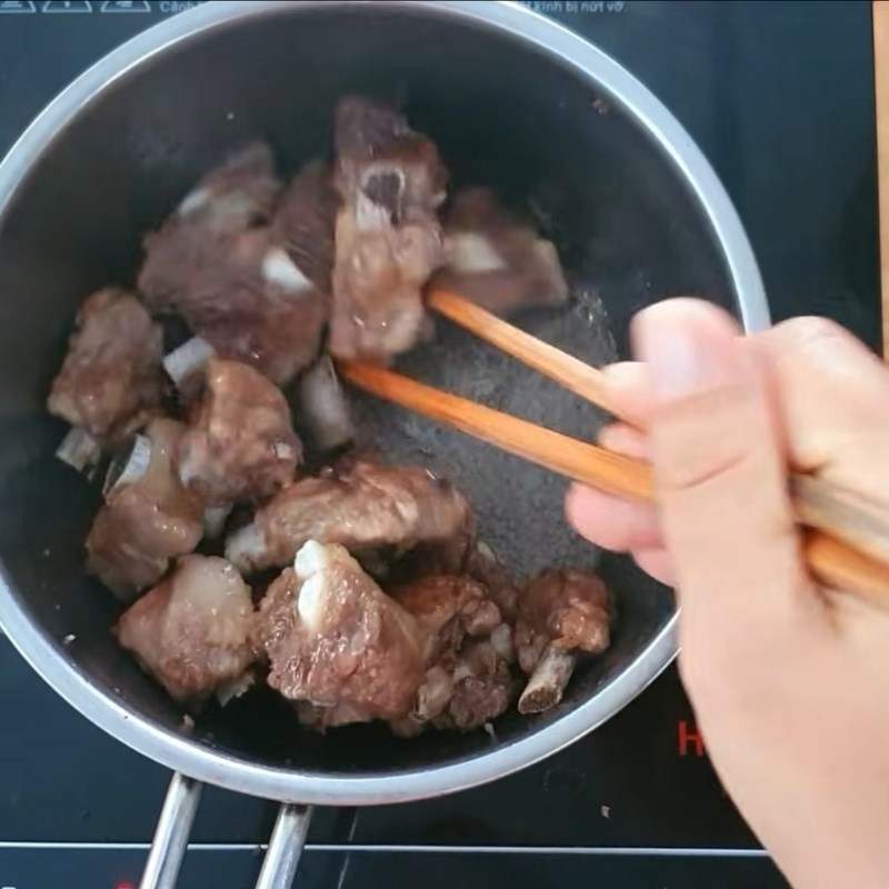 Bước 5 Xào sườn với nước sốt chua ngọt đậm đà Sườn xào chua ngọt bằng chanh