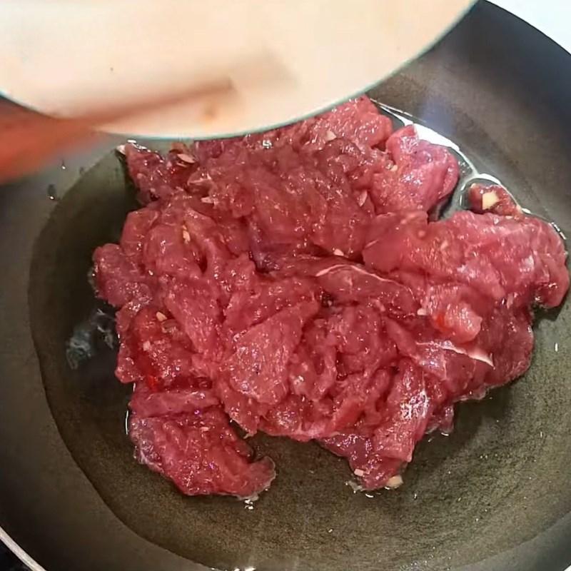 Bước 6 Xào thịt bò Gỏi bò rau muống