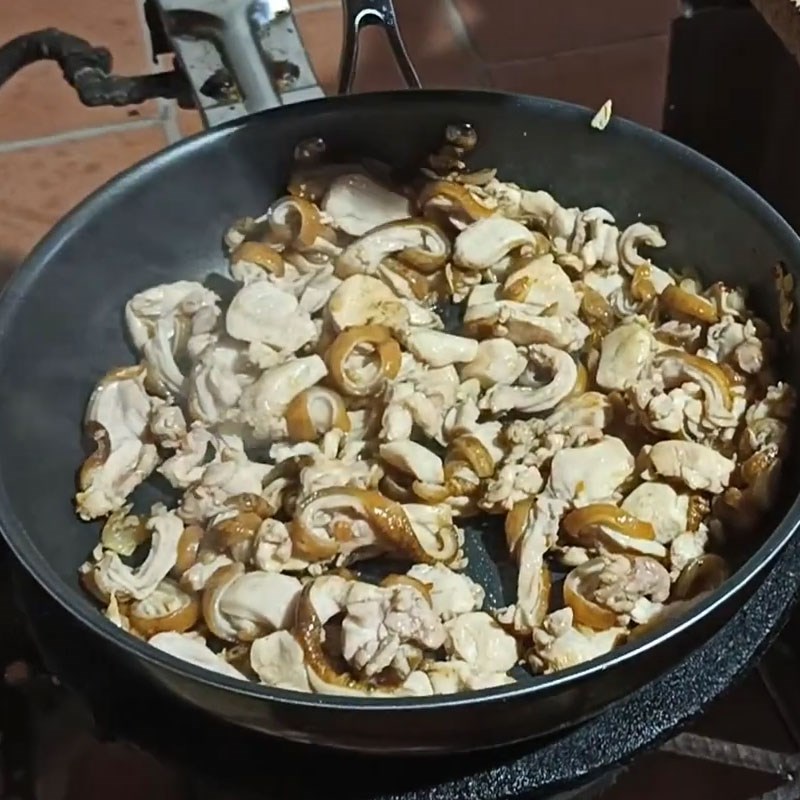 Bước 3 Xào thịt thỏ đậm đà hương sả ớt Thịt thỏ xào sả ớt