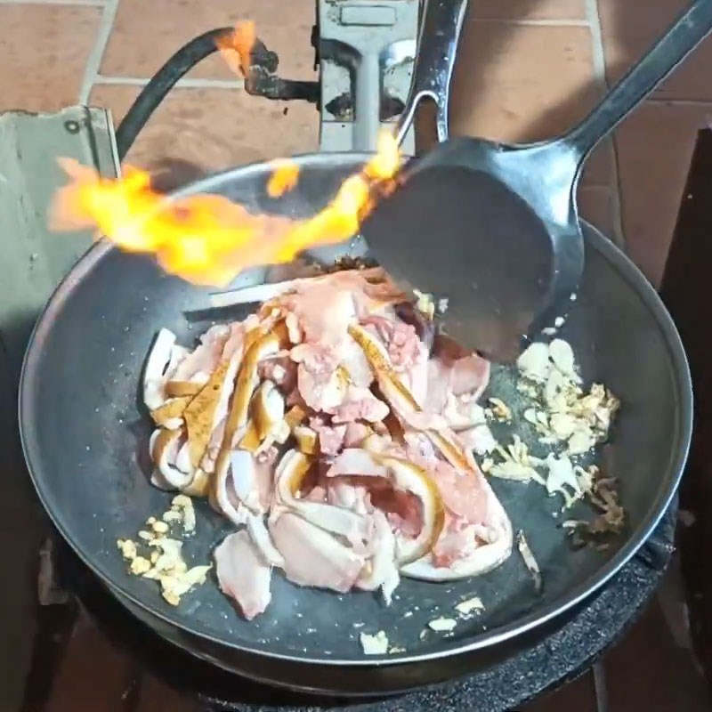 Bước 3 Xào thịt thỏ đậm đà hương sả ớt Thịt thỏ xào sả ớt