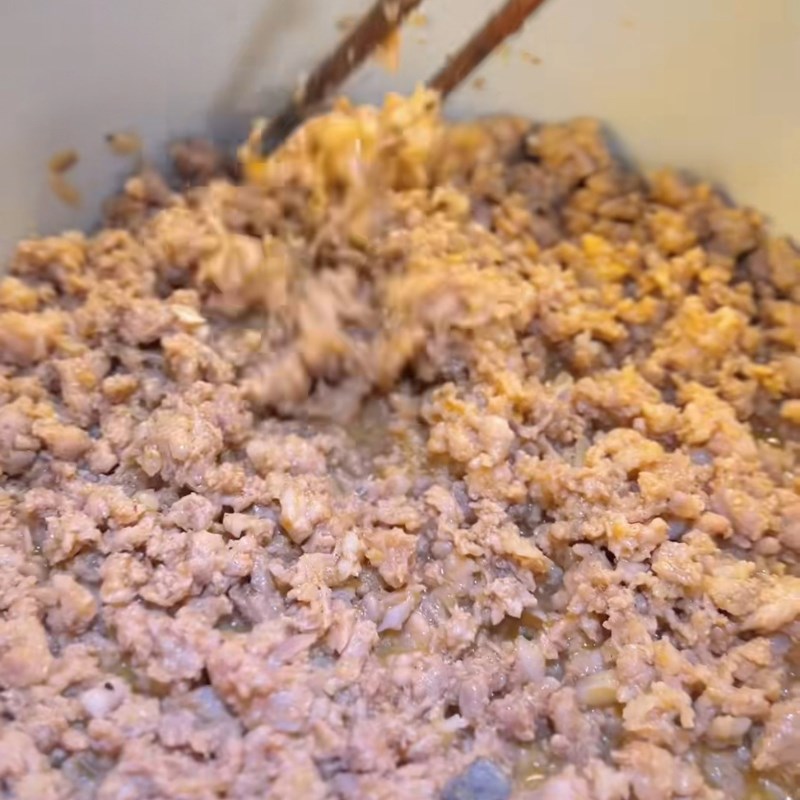 Bước 3 Xào và chưng thịt Mắm tép chưng tôm thịt