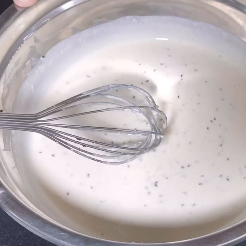 Bước 2 Xay cơm nguội và trộn bột Bánh chuối chiên phồng rỗng ruột