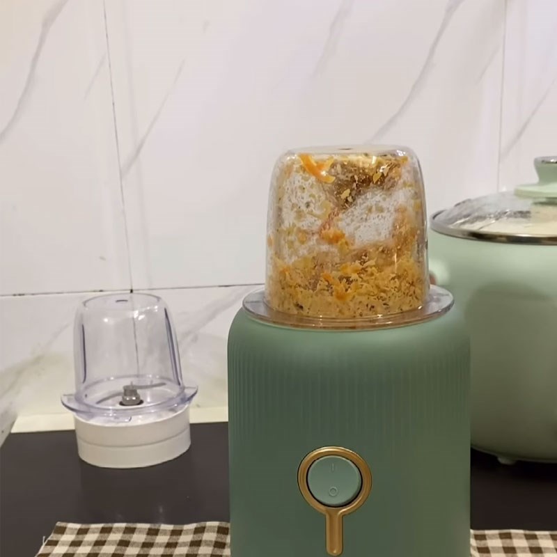 Bước 5 Xay nguyên liệu cháo gà cà rốt