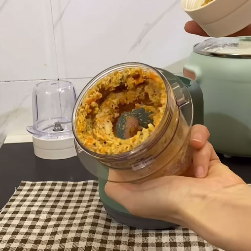 Bước 5 Xay nguyên liệu cháo gà cà rốt
