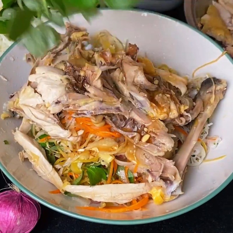 Bước 7 Xé gà và trộn gỏi gà đậm đà Cháo gà nguyên con