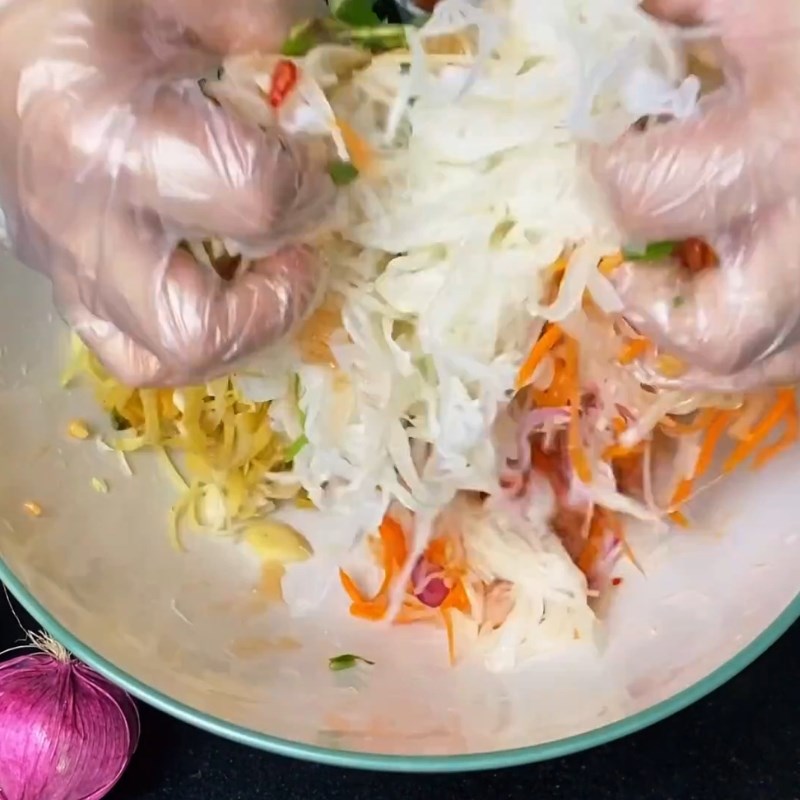 Bước 7 Xé gà và trộn gỏi gà đậm đà Cháo gà nguyên con