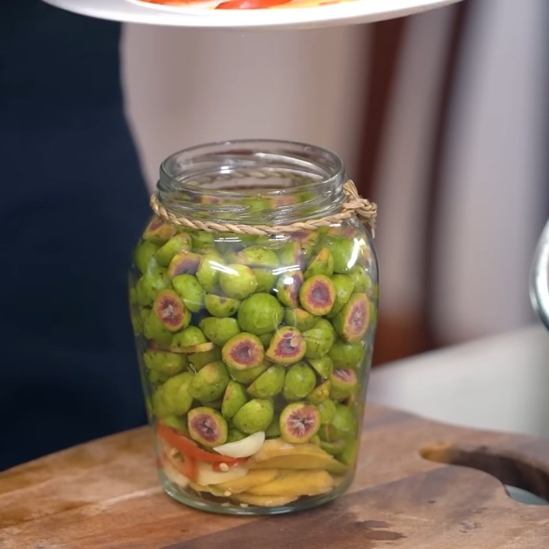 Bước 5 Xếp sung và gia vị vào hũ thủy tinh đã tiệt trùng Muối sung chua ngọt