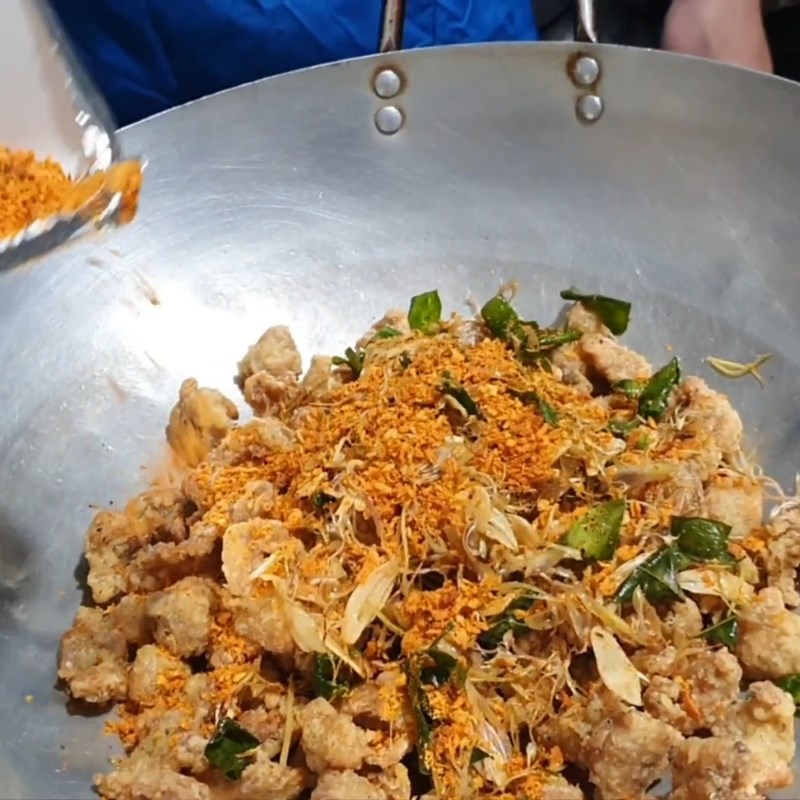 Bước 6 Xóc muối và hoàn thiện Sụn gà rang muối Hong Kong