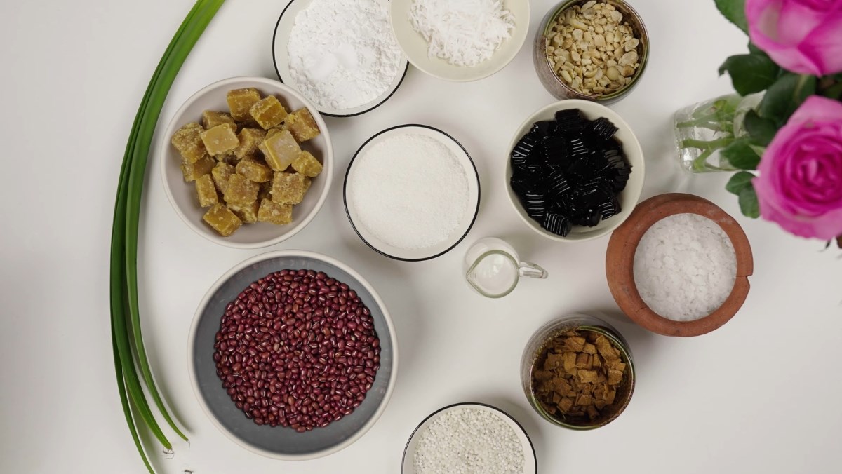 Nguyên liệu món ăn cách nấu chè đậu đỏ với bột năng sánh mịn, hạt đậu mềm bùi không bị nát