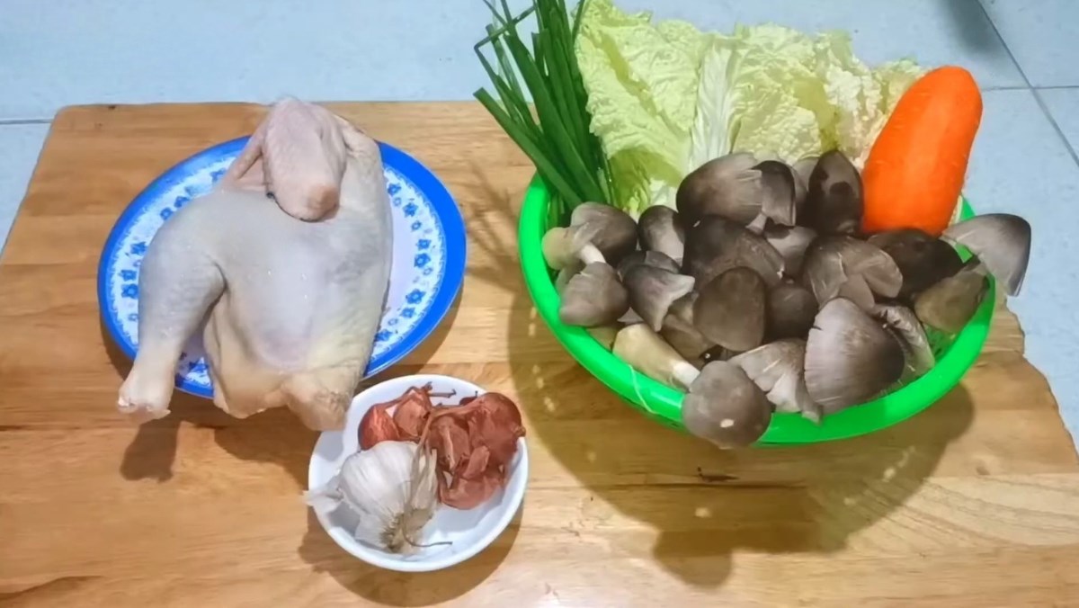 Nguyên liệu món ăn cách làm gà nấu nấm rơm ngon chuẩn vị để ăn với bún tại nhà siêu đơn giản