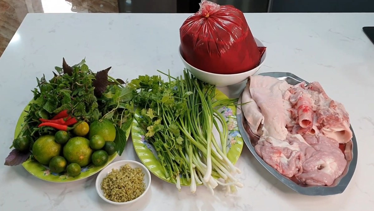 Nguyên liệu món ăn cách nấu huyết chưng lòng lợn thơm ngon, bổ dưỡng chuẩn vị tại nhà