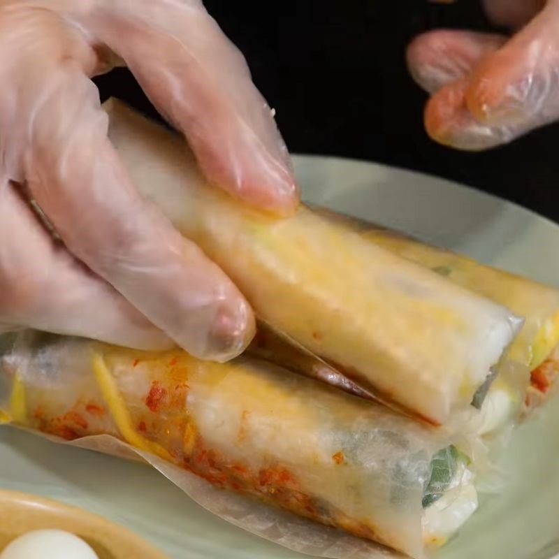 Bước 4 Sơ chế rau củ và cuốn bánh tráng Bánh tráng cuộn sốt me