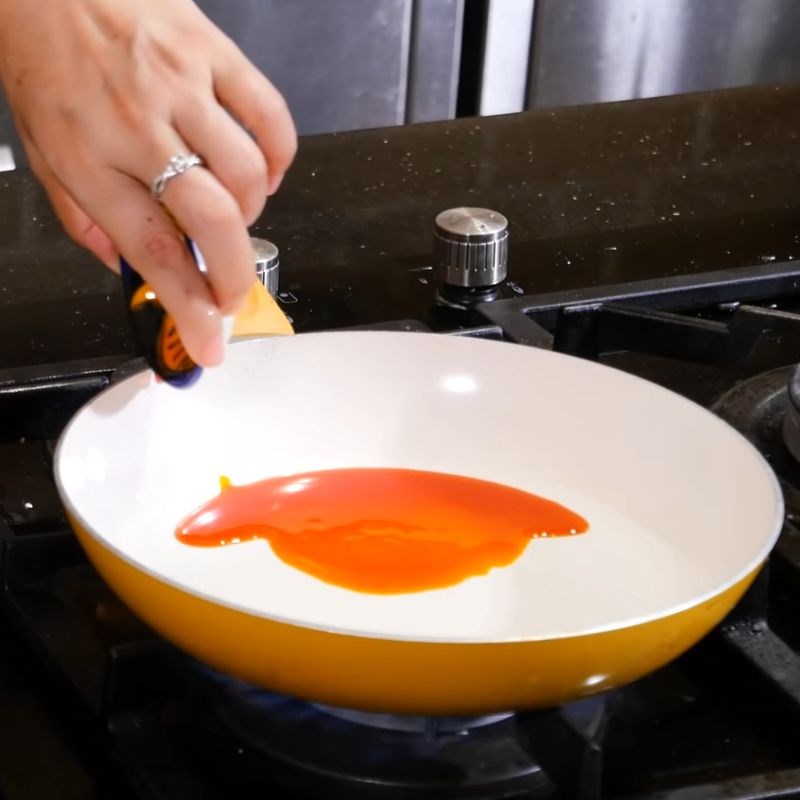 Bước 2 Xào ruốc thơm lừng Bánh tráng cuộn sốt me