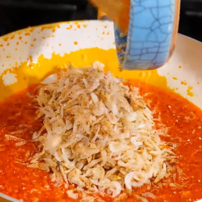 Bước 2 Xào ruốc thơm lừng Bánh tráng cuộn sốt me