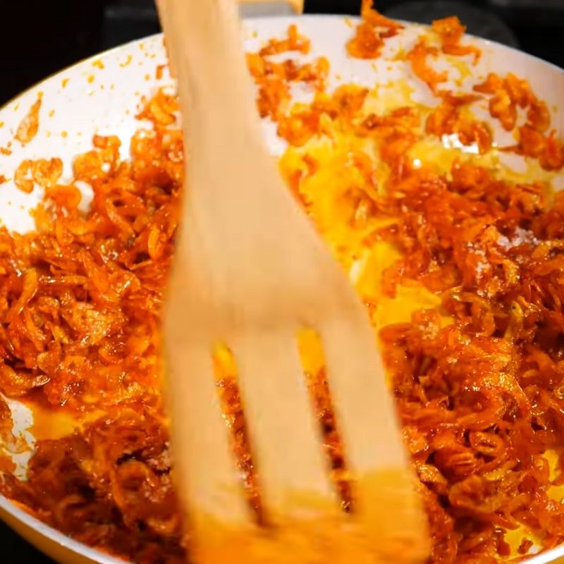 Bước 2 Xào ruốc thơm lừng Bánh tráng cuộn sốt me