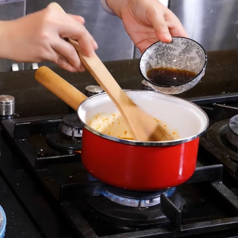 Bước 3 Pha sốt me chua ngọt đậm đà Bánh tráng cuộn sốt me