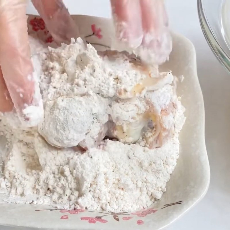 Bước 4 Tẩm bột và chiên gà vàng ươm Gà rán sốt kem hành