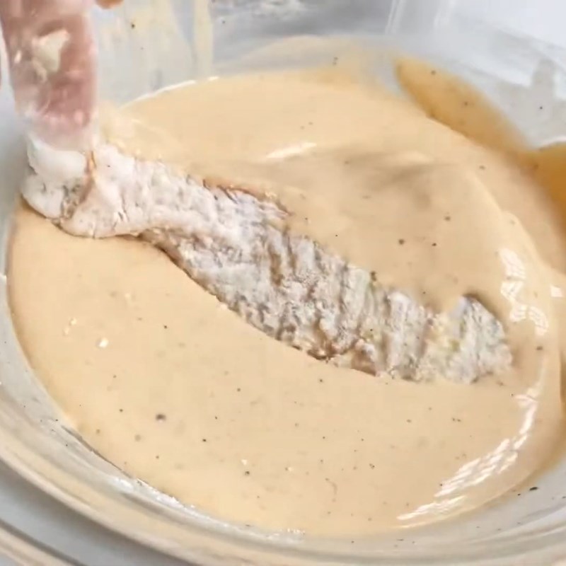 Bước 4 Tẩm bột và chiên gà vàng ươm Gà rán sốt kem hành