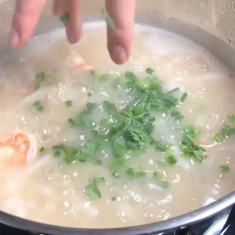 Bước 5 Nấu nước dùng tôm và hoàn thiện Bánh canh tôm bột gạo