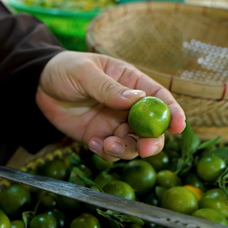 Bước 1 Sơ chế tắc Tắc muối không đường