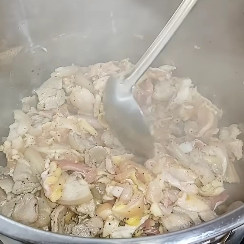 Bước 4 Xào thịt Thịt gà nấu đông với chân giò