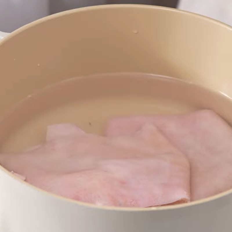 Bước 2 Luộc sơ bì heo, thịt và gan chuẩn vị Bánh mì pate